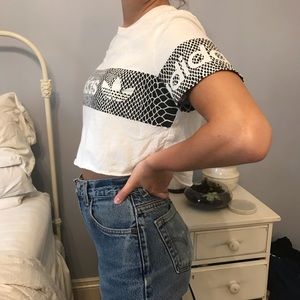CROPPED ADIDAS TSHIRT